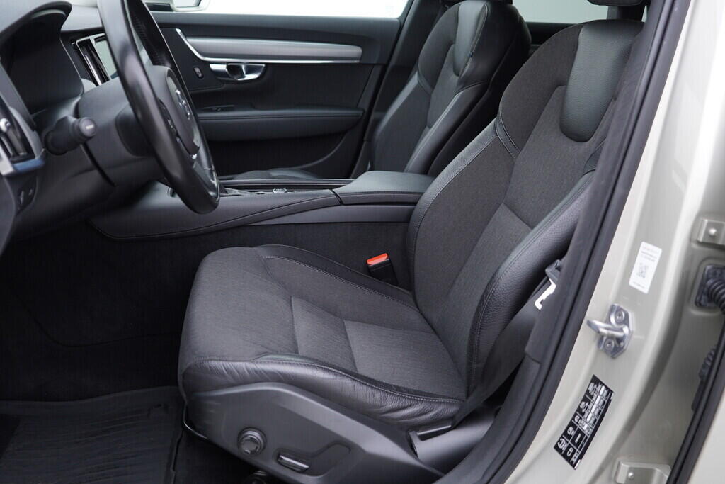 OV190V09944_23.webp_V90 Momentum 2.0 D4 140 kW automat