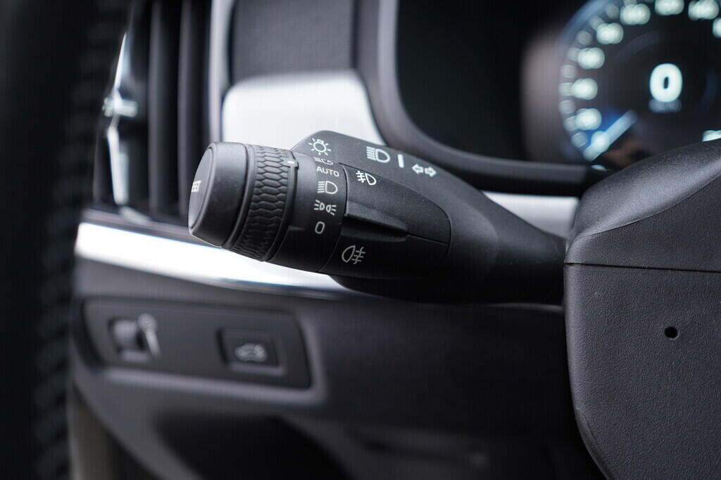 OV190V09944_24.webp_V90 Momentum 2.0 D4 140 kW automat