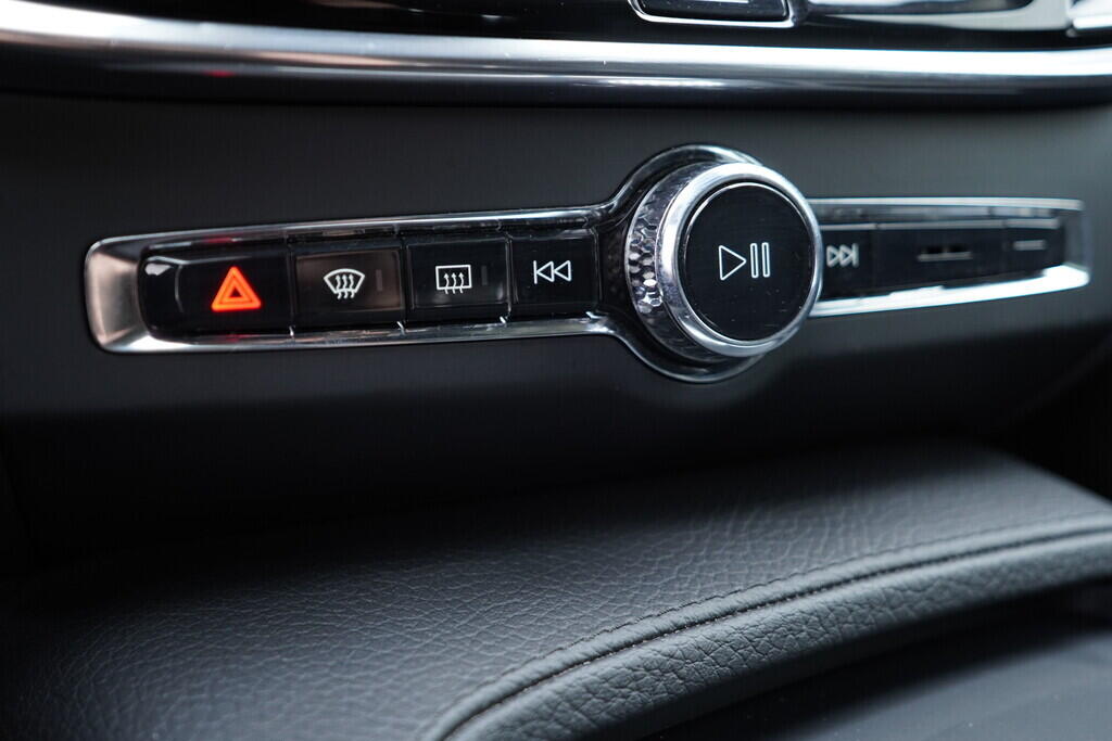 OV190V09944_31.webp_V90 Momentum 2.0 D4 140 kW automat