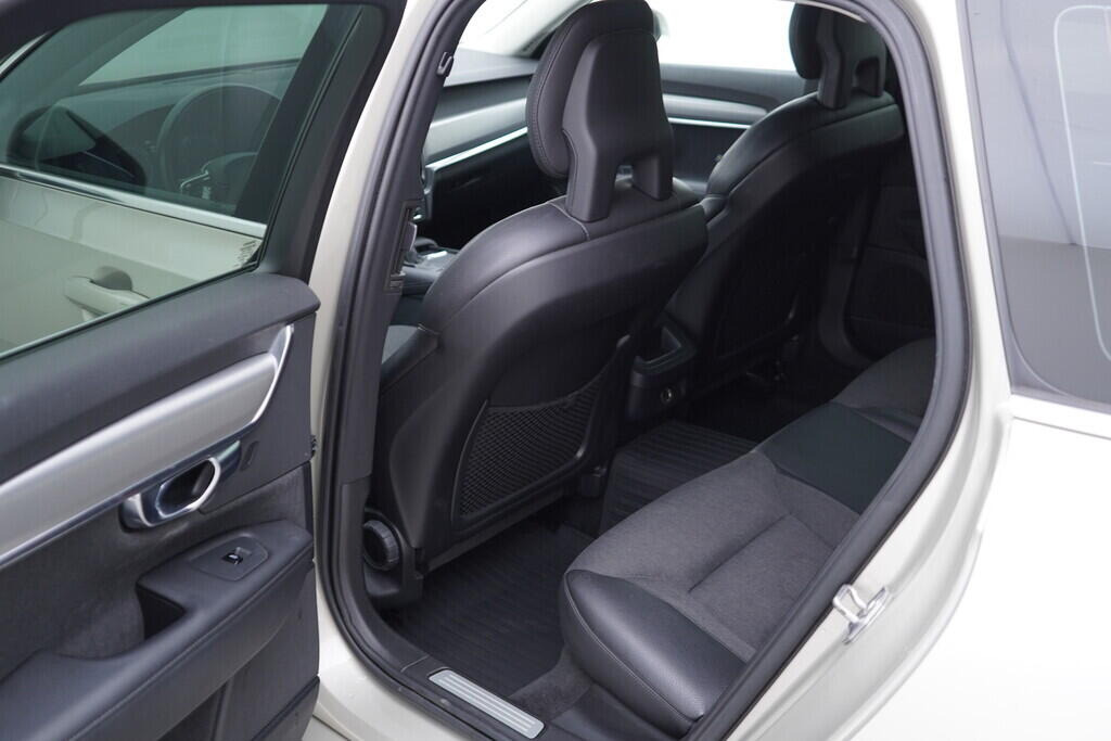 OV190V09944_33.webp_V90 Momentum 2.0 D4 140 kW automat