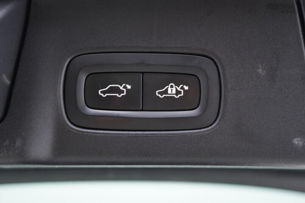 OV190V09944_35.webp_V90 Momentum 2.0 D4 140 kW automat