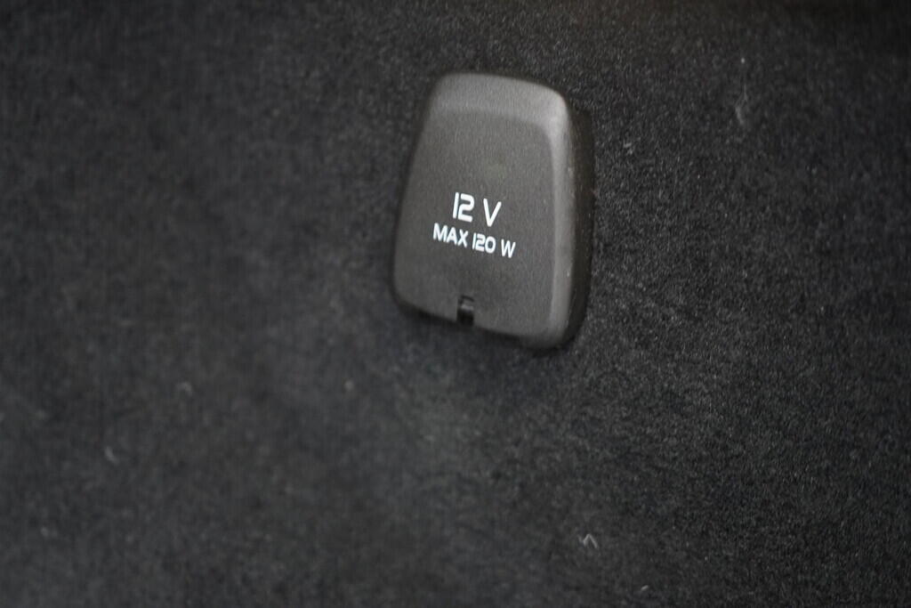 OV190V09944_37.webp_V90 Momentum 2.0 D4 140 kW automat