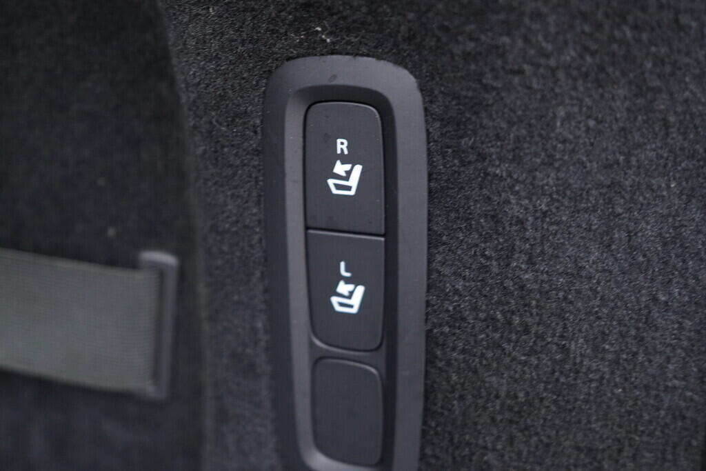 OV190V09944_38.webp_V90 Momentum 2.0 D4 140 kW automat