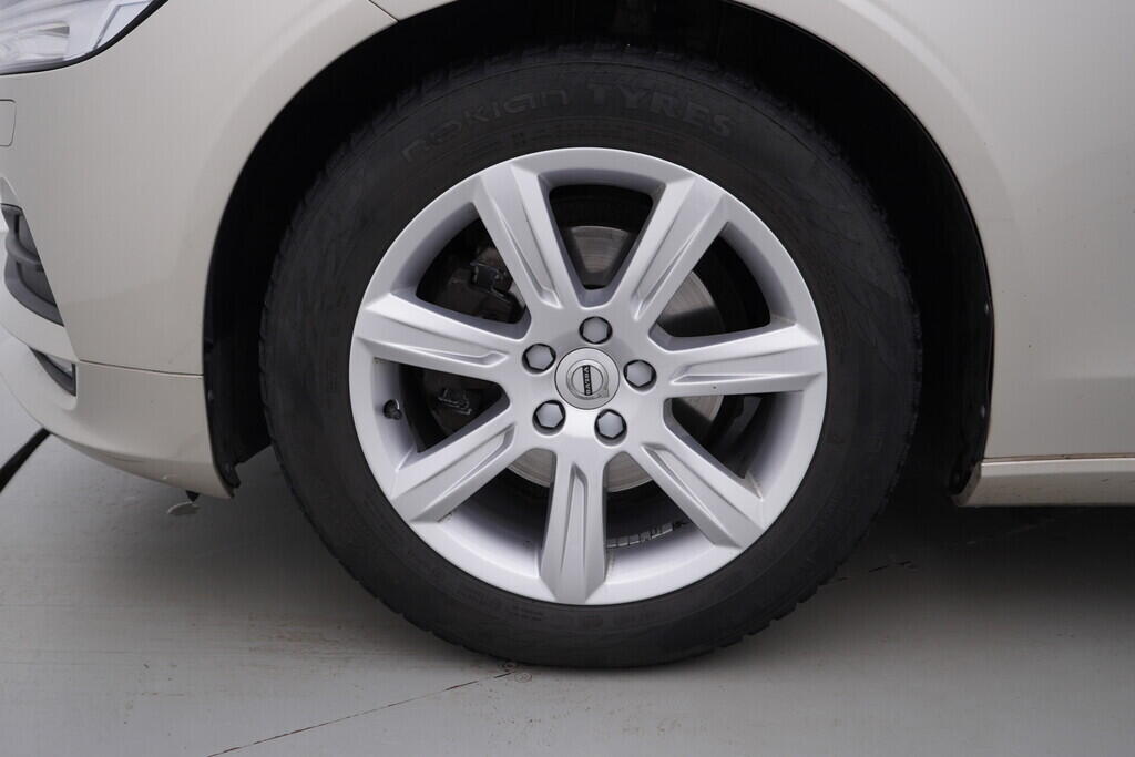 OV190V09944_39.webp_V90 Momentum 2.0 D4 140 kW automat