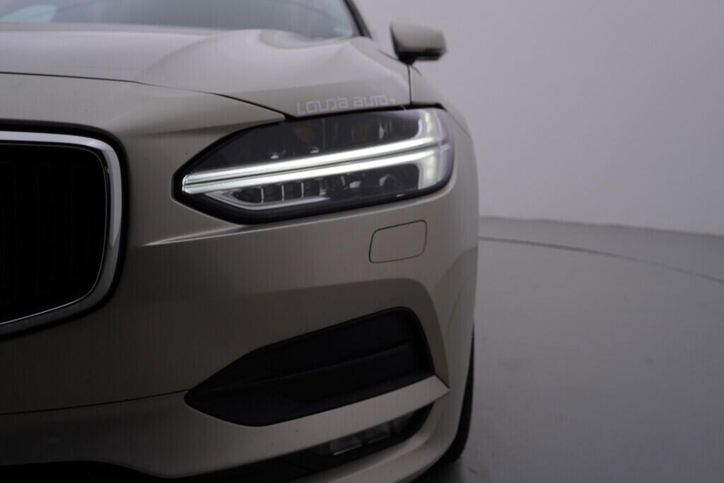 OV190V09944_41.webp_V90 Momentum 2.0 D4 140 kW automat