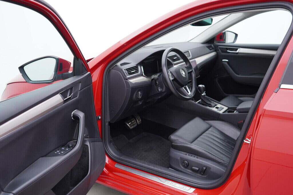 OV190V09946_18.webp_SUPERB L&K 2.0 TSI 200 kW automat, DPH