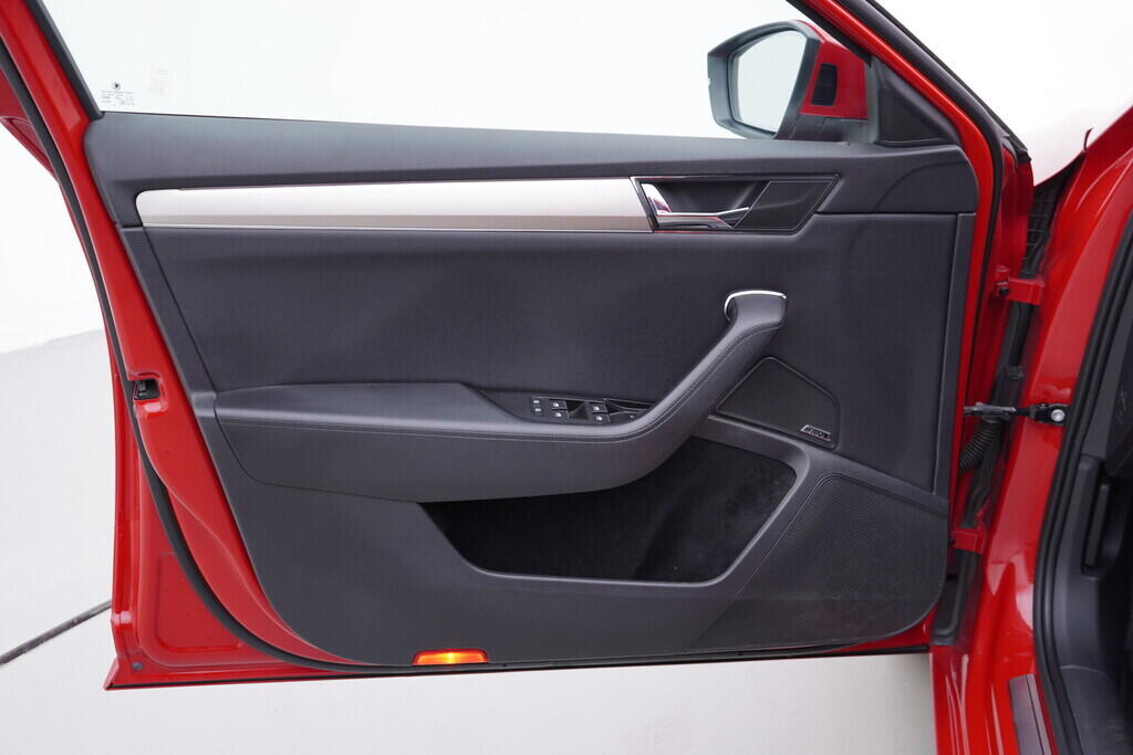 OV190V09946_19.webp_SUPERB L&K 2.0 TSI 200 kW automat, DPH