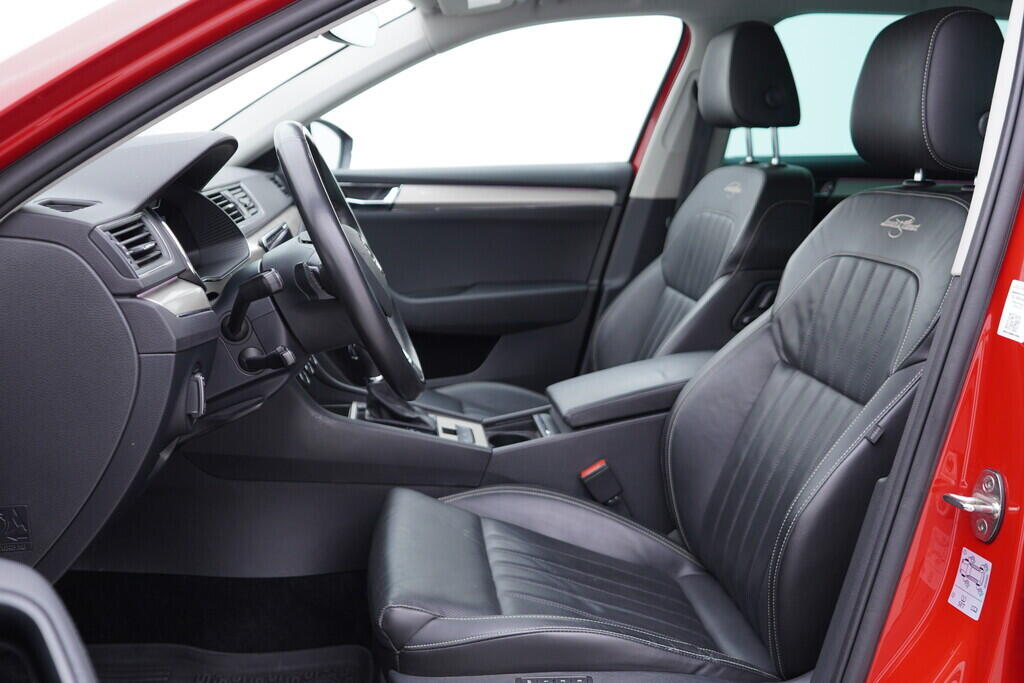 OV190V09946_24.webp_SUPERB L&K 2.0 TSI 200 kW automat, DPH