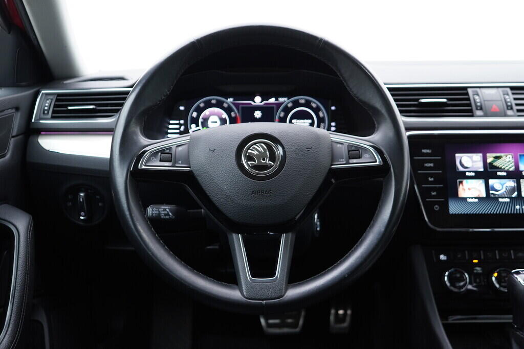 OV190V09946_30.webp_SUPERB L&K 2.0 TSI 200 kW automat, DPH