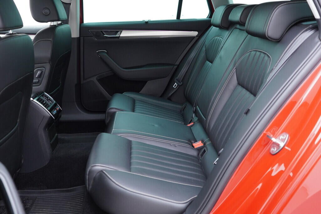 OV190V09946_41.webp_SUPERB L&K 2.0 TSI 200 kW automat, DPH