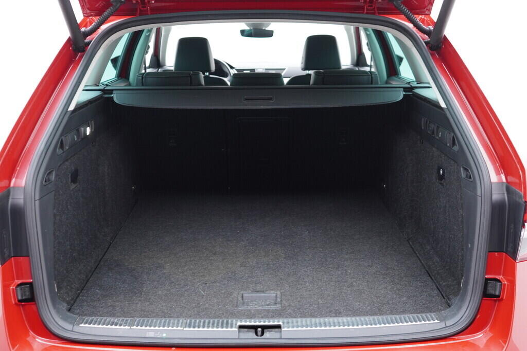 OV190V09946_43.webp_SUPERB L&K 2.0 TSI 200 kW automat, DPH