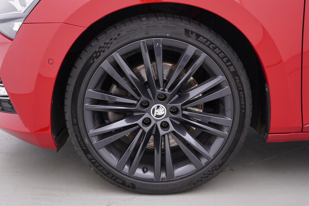 OV190V09946_47.webp_SUPERB L&K 2.0 TSI 200 kW automat, DPH