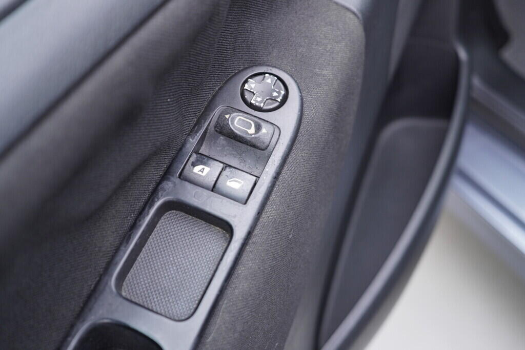 OV190V09965_20.webp_207  1.4 VTi 54 kW manuál