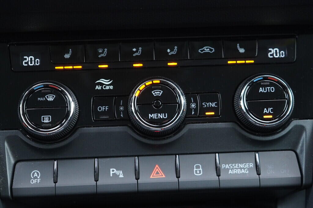 OV190V09974_33.webp_KAROQ Selection 1.5 TSI 110 kW automat, DPH