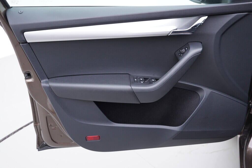 OV190V09975_19.webp_OCTAVIA Ambiente 1.6 TDI 85 kW automat