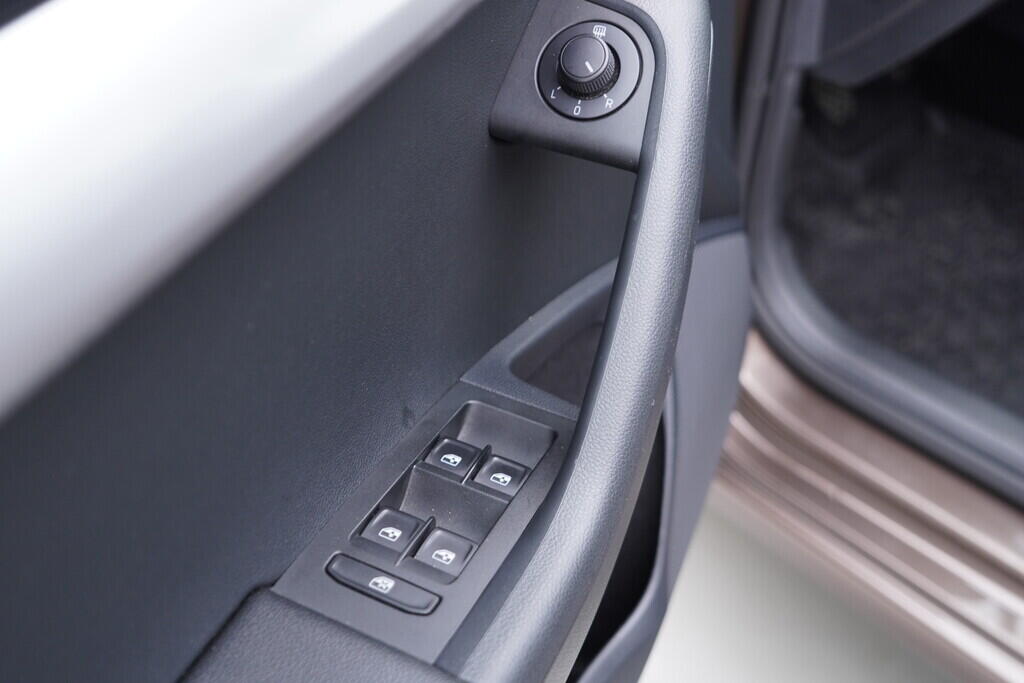 OV190V09975_20.webp_OCTAVIA Ambiente 1.6 TDI 85 kW automat