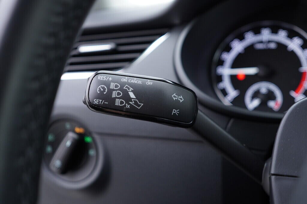 OV190V09975_23.webp_OCTAVIA Ambiente 1.6 TDI 85 kW automat