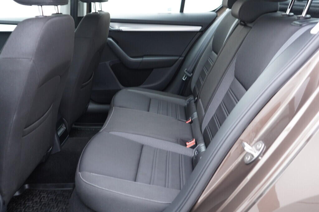 OV190V09975_33.webp_OCTAVIA Ambiente 1.6 TDI 85 kW automat