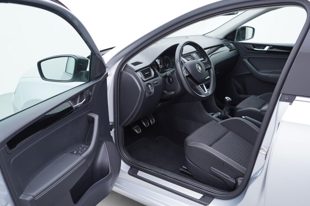 OV190V09976_18.webp_RAPID SPACEBACK 219 1.0 TSI 81 kW manuál