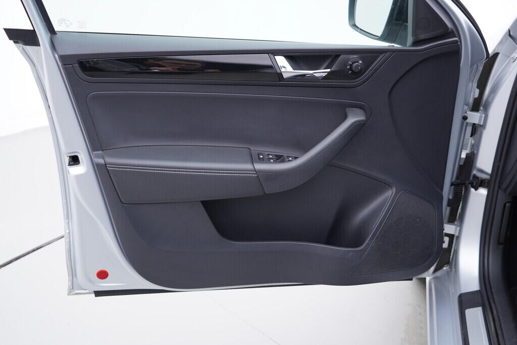 OV190V09976_19.webp_RAPID SPACEBACK 219 1.0 TSI 81 kW manuál