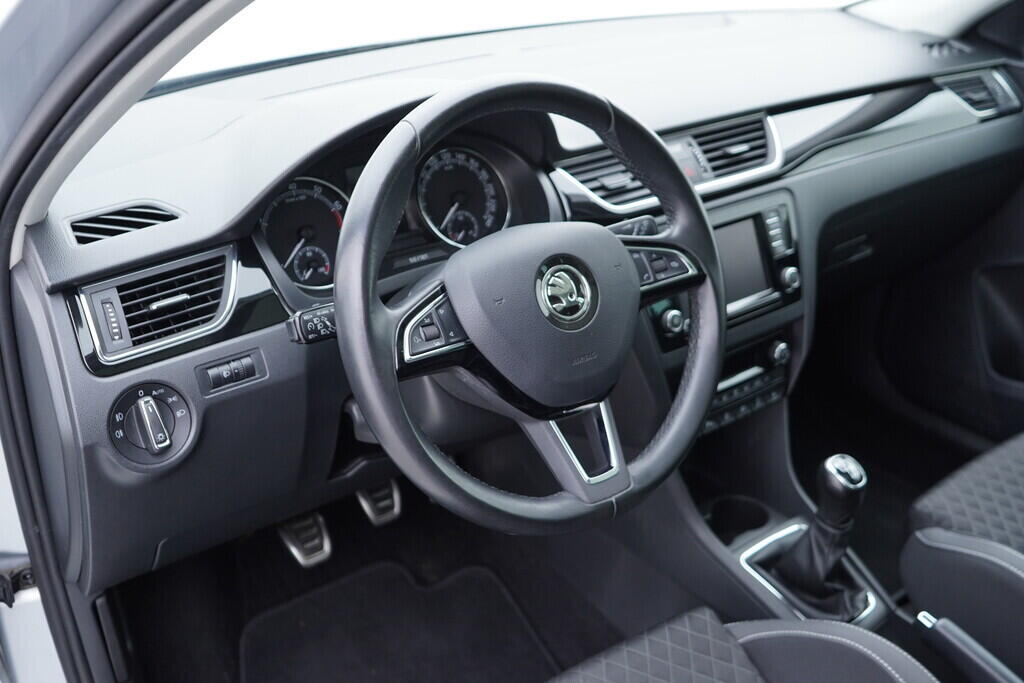 OV190V09976_21.webp_RAPID SPACEBACK 219 1.0 TSI 81 kW manuál