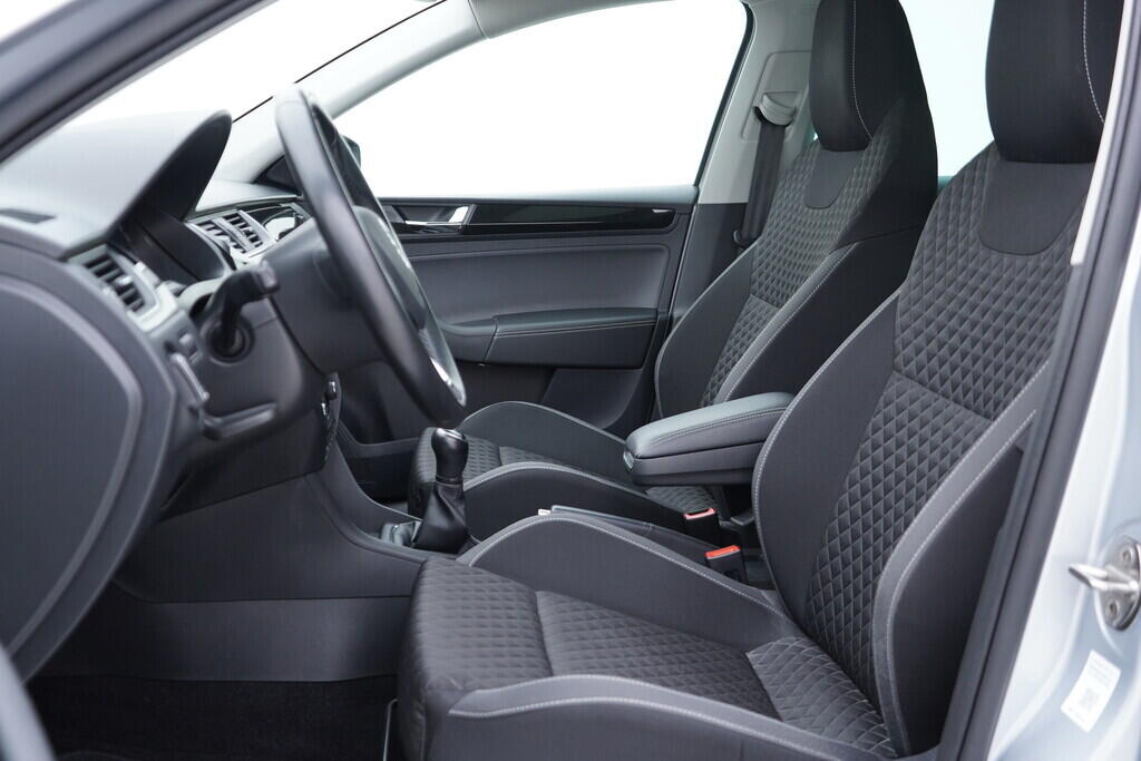 OV190V09976_22.webp_RAPID SPACEBACK 219 1.0 TSI 81 kW manuál