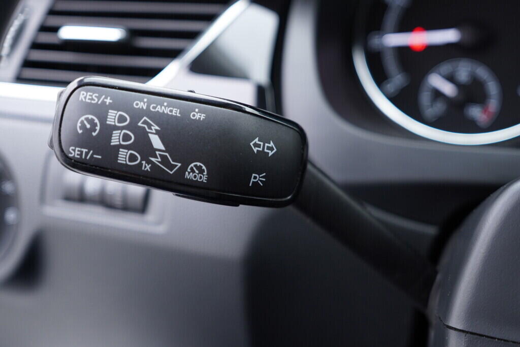 OV190V09976_23.webp_RAPID SPACEBACK 219 1.0 TSI 81 kW manuál