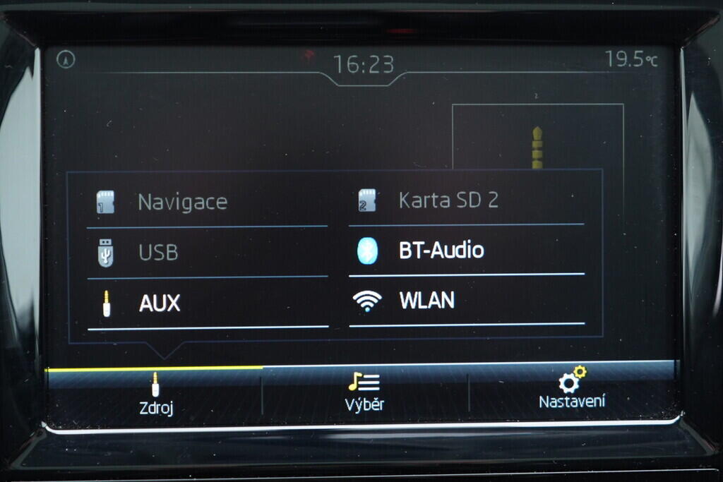 OV190V09976_28.webp_RAPID SPACEBACK 219 1.0 TSI 81 kW manuál