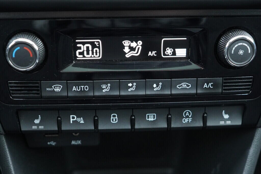 OV190V09976_30.webp_RAPID SPACEBACK 219 1.0 TSI 81 kW manuál