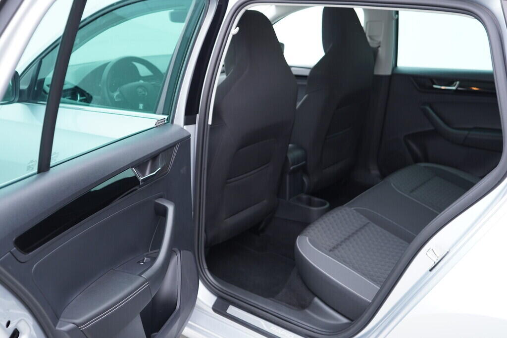 OV190V09976_32.webp_RAPID SPACEBACK 219 1.0 TSI 81 kW manuál