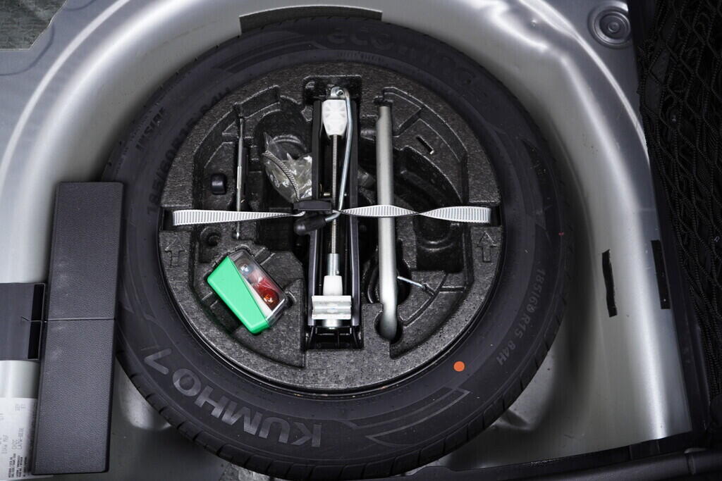 OV190V09976_35.webp_RAPID SPACEBACK 219 1.0 TSI 81 kW manuál