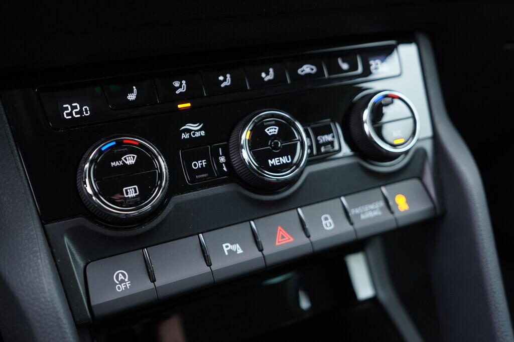 OV190V09978_33.webp_KAROQ Selection 1.5 TSI 110 kW automat, DPH