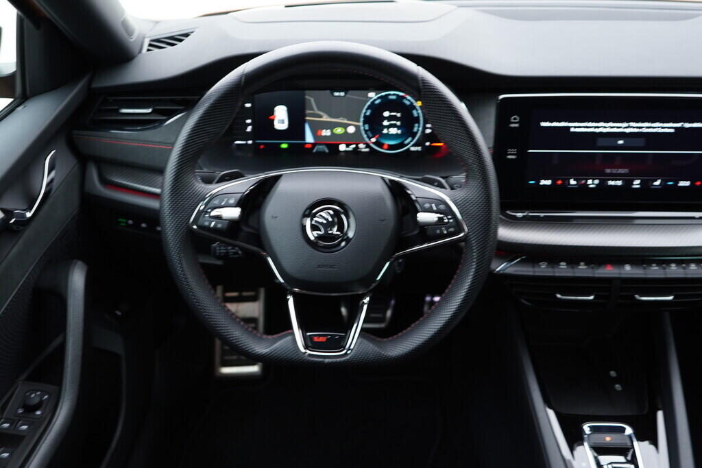 OV190V09980_28.webp_OCTAVIA RS 2.0 TSI 180 kW automat, DPH