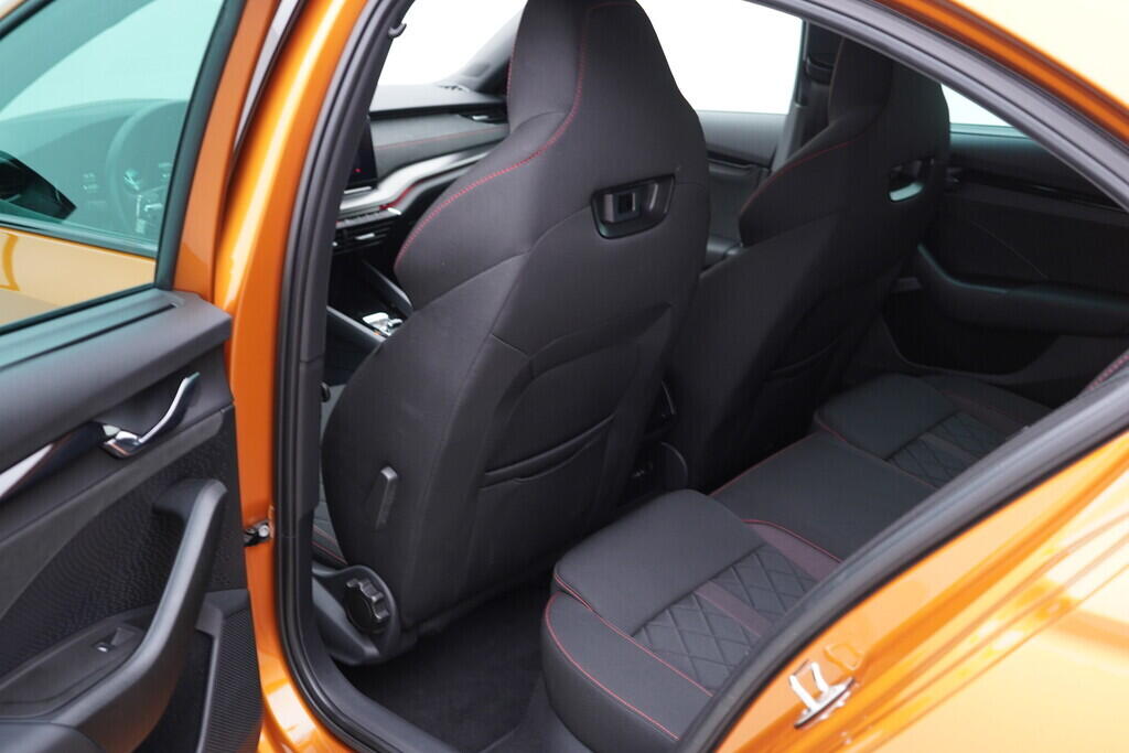 OV190V09980_36.webp_OCTAVIA RS 2.0 TSI 180 kW automat, DPH