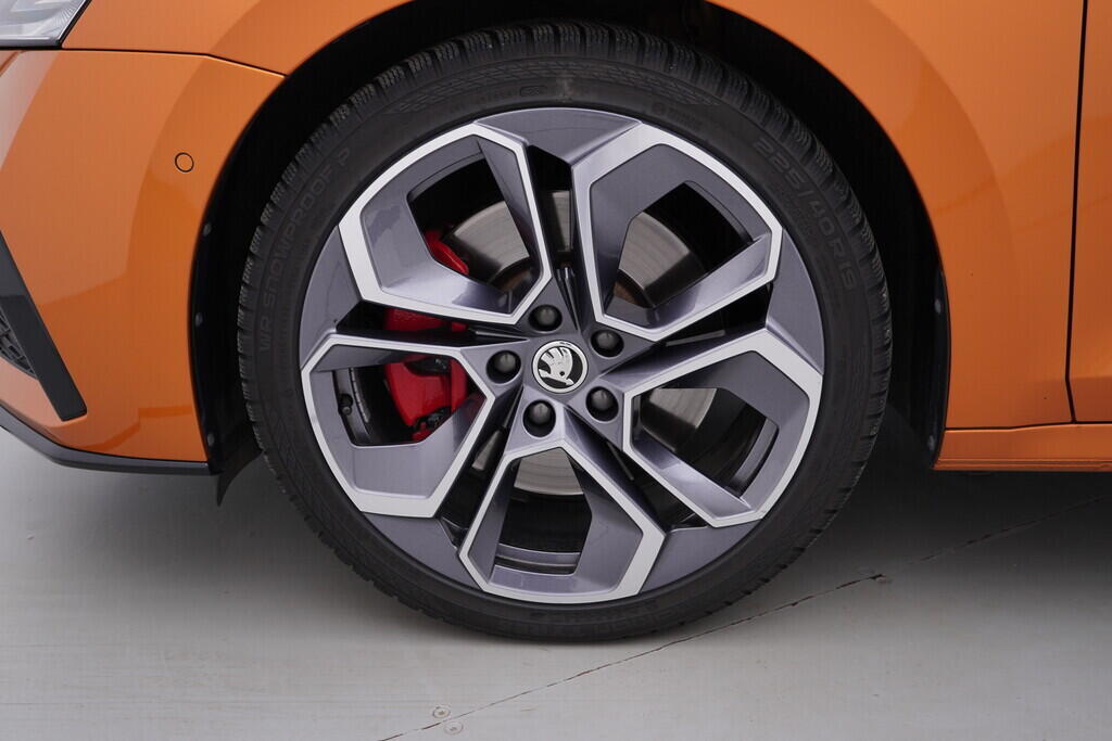 OV190V09980_45.webp_OCTAVIA RS 2.0 TSI 180 kW automat, DPH