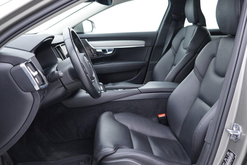 OV190V09985_25.webp_V90 Momentum 2.0 D4 145 kW automat, DPH