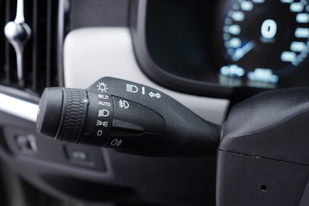 OV190V09985_26.webp_V90 Momentum 2.0 D4 145 kW automat, DPH