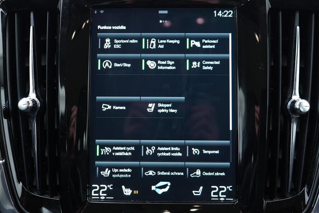 OV190V09985_31.webp_V90 Momentum 2.0 D4 145 kW automat, DPH