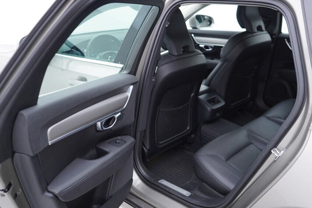 OV190V09985_38.webp_V90 Momentum 2.0 D4 145 kW automat, DPH