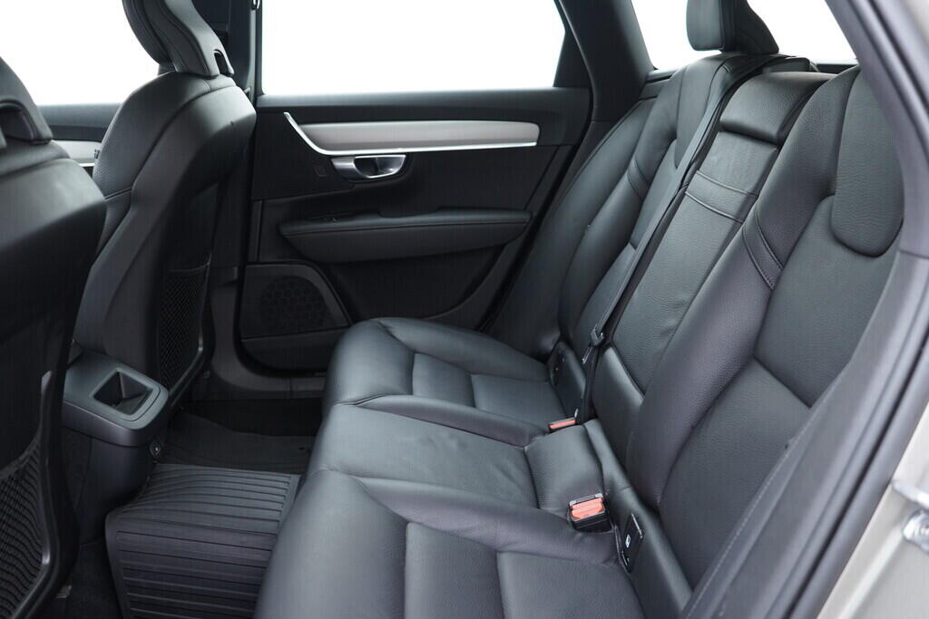 OV190V09985_39.webp_V90 Momentum 2.0 D4 145 kW automat, DPH