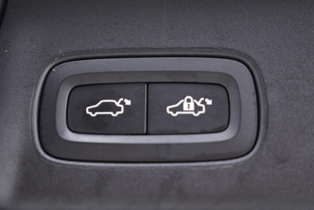 OV190V09985_40.webp_V90 Momentum 2.0 D4 145 kW automat, DPH