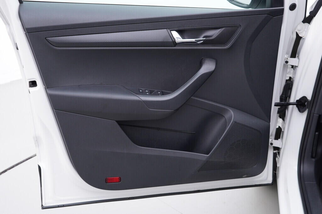 OV190V09986_19.webp_KAROQ Ambition 1.6 TDI 85 kW automat, DPH