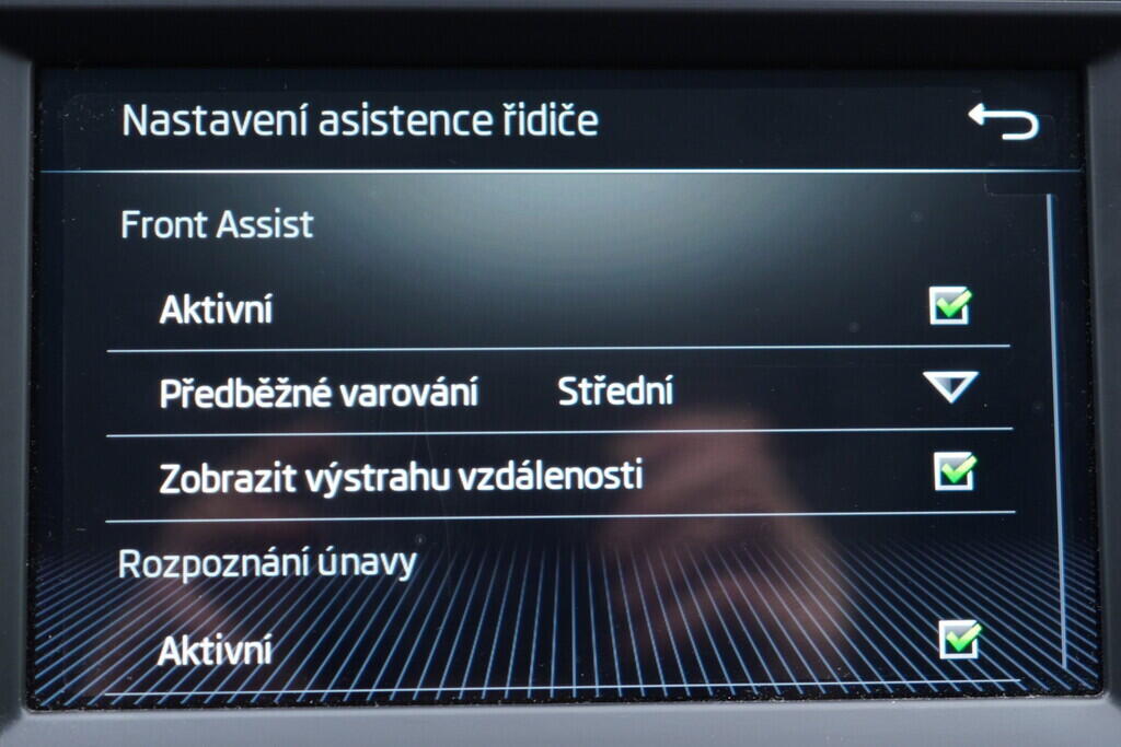 OV190V09986_28.webp_KAROQ Ambition 1.6 TDI 85 kW automat, DPH