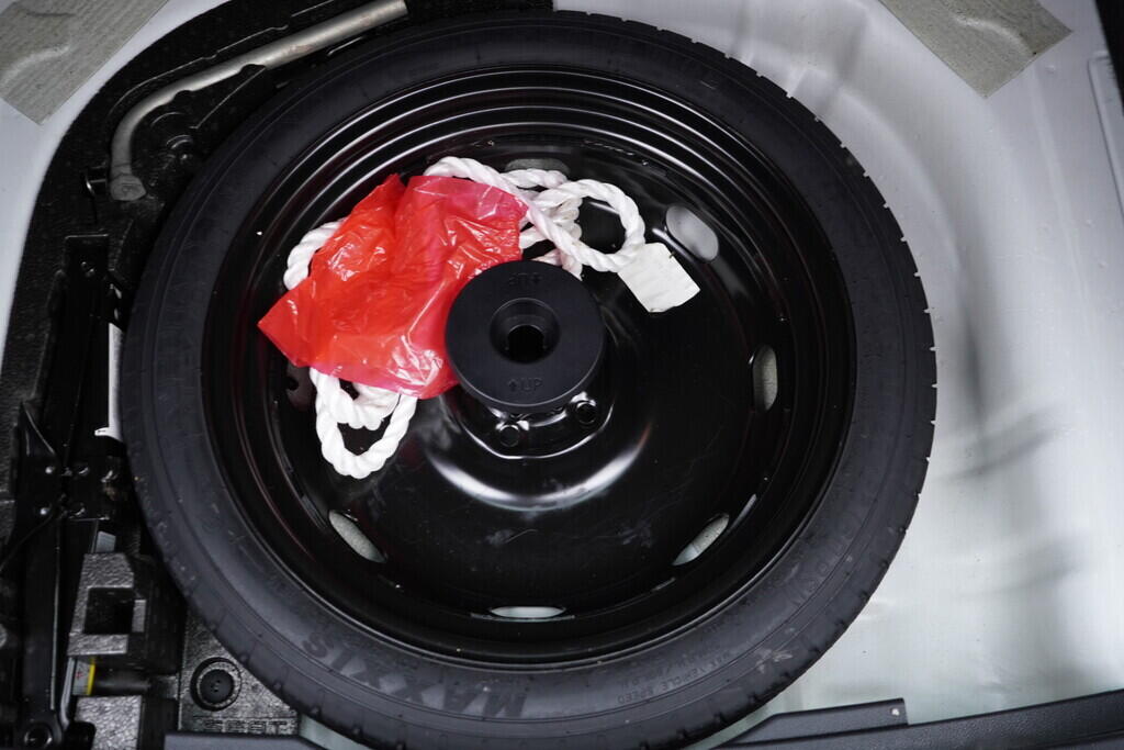 OV190V09986_37.webp_KAROQ Ambition 1.6 TDI 85 kW automat, DPH