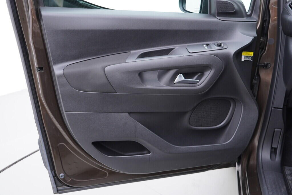 OV190V09994_19.webp_COMBO  1.5 CDTi 75 kW manuál