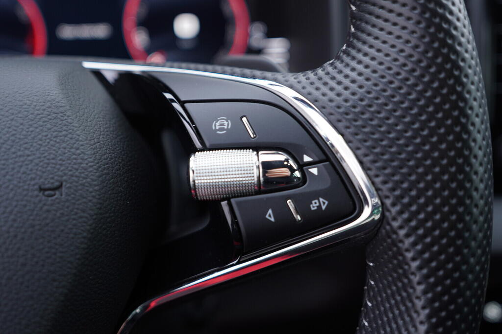 OV190V09995_26.webp_KAROQ SportLine 1.5 TSI 110 kW automat, DPH