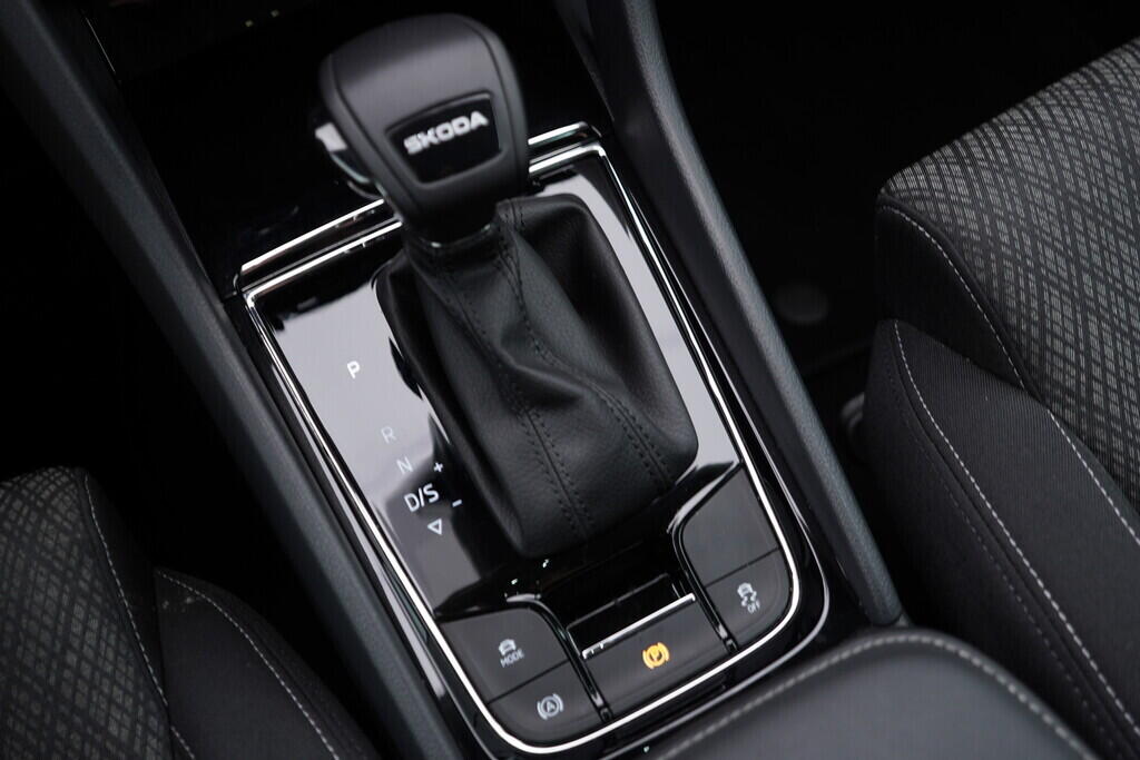 OV190V10013_34.webp_KAROQ Selection 1.5 TSI 110 kW automat, DPH