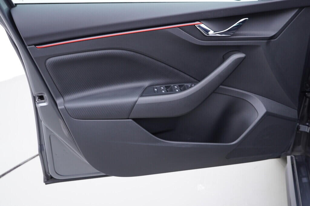 OV190V10015_19.webp_KAMIQ Monte Carlo 1.0 TSI 85 kW manuál, DPH