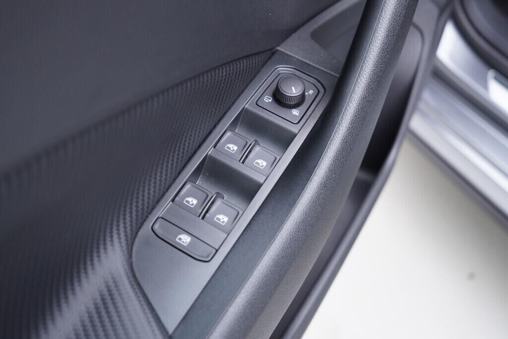 OV190V10015_20.webp_KAMIQ Monte Carlo 1.0 TSI 85 kW manuál, DPH