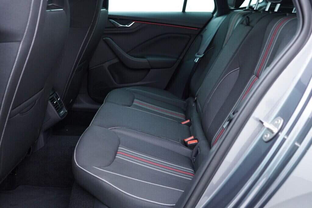 OV190V10015_35.webp_KAMIQ Monte Carlo 1.0 TSI 85 kW manuál, DPH